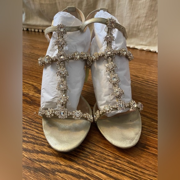 Badgley Mischka Size 8 Gold Jewel Strap Heels - Picture 3 of 9